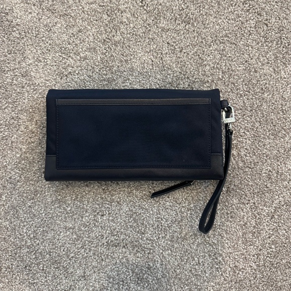 Tumi Travel Wallet Navy with silver trim - Picture 2 of 4